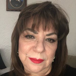 Meet your Posher, Ella